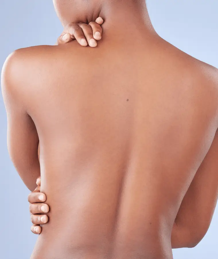 Chirurgie cutanée peau lisse dos femme - Dr Stéphane Raoult chirurgien esthétique