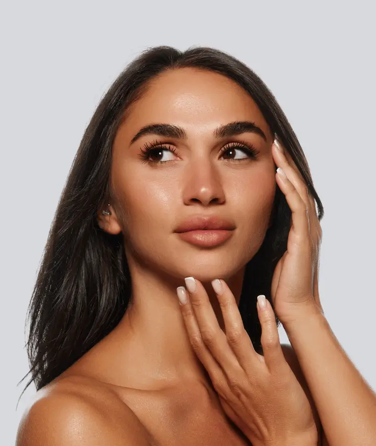 Lipomodelage visage femme peau repulpée - Dr Stéphane Raoult chirurgien esthétique