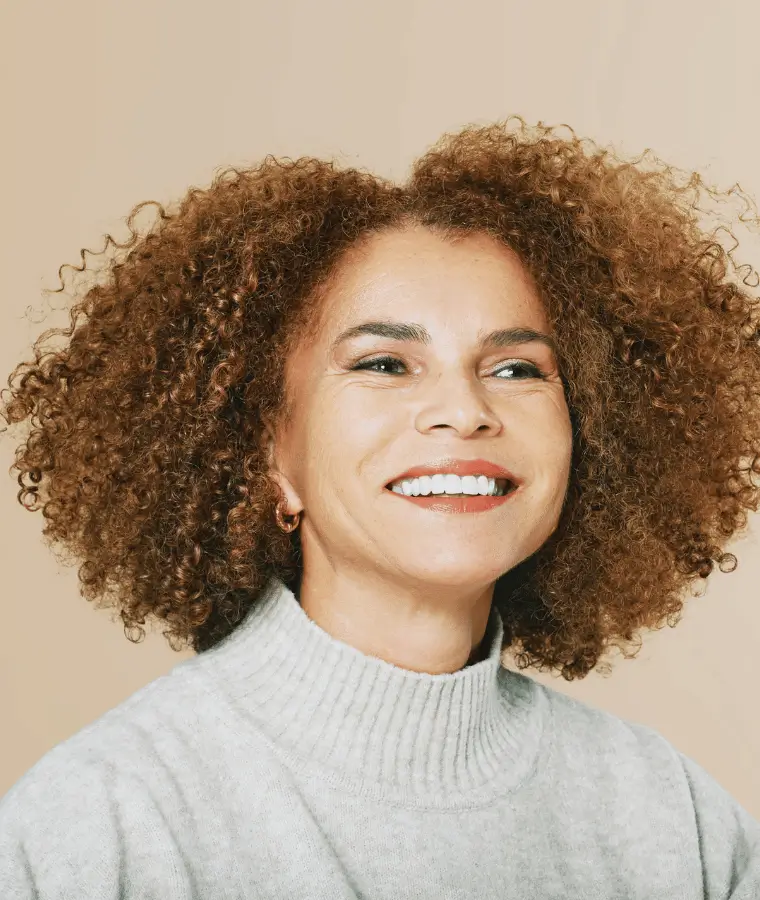 Injection acide hyaluronique femme visage lumineux - Dr Stéphane Raoult chirurgien esthétique